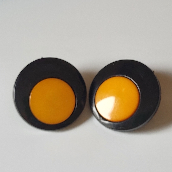 Vintage Pair of Round Mod Black and Yellow Plastic Shank Sewing Buttons - Picture 7 of 11